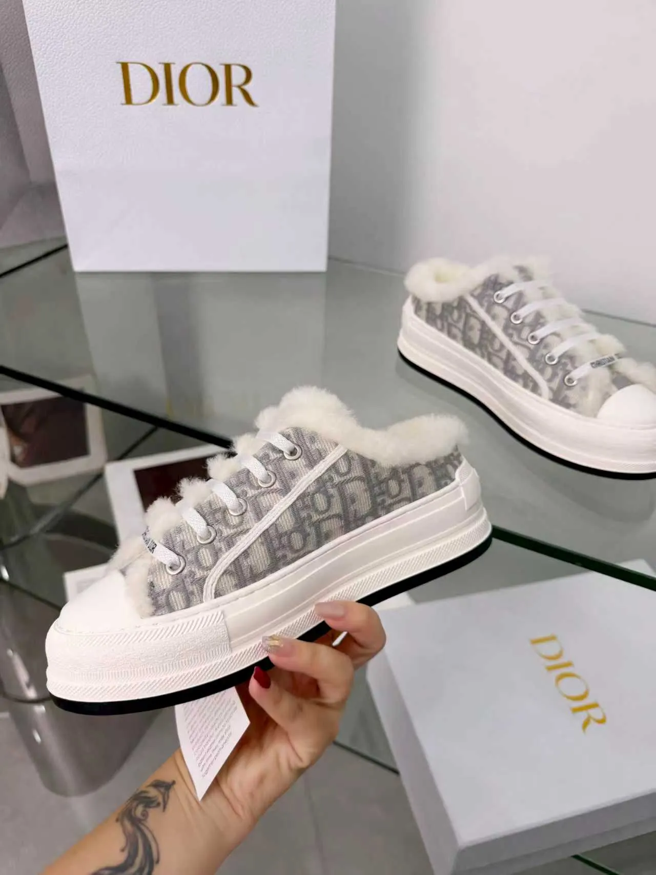 Men's men's shoes pP540! 𝐃𝐈𝐎𝐑 𝐖𝐚𝐥𝐤'𝐧 Dior Presbyopia Embroidery Wool Thick Sole Canvas Shoes Casual Sneakers (Half Flop) These Walk'n'Dior thick sole sneakers are a fashionable piece that elevates the collection. Oblique printed cotton embroidered upper with comfortable platform sole, tongue and Christian Dior Paris signature laces. Bottom thickness 4.5CM Size: Women's 35-41